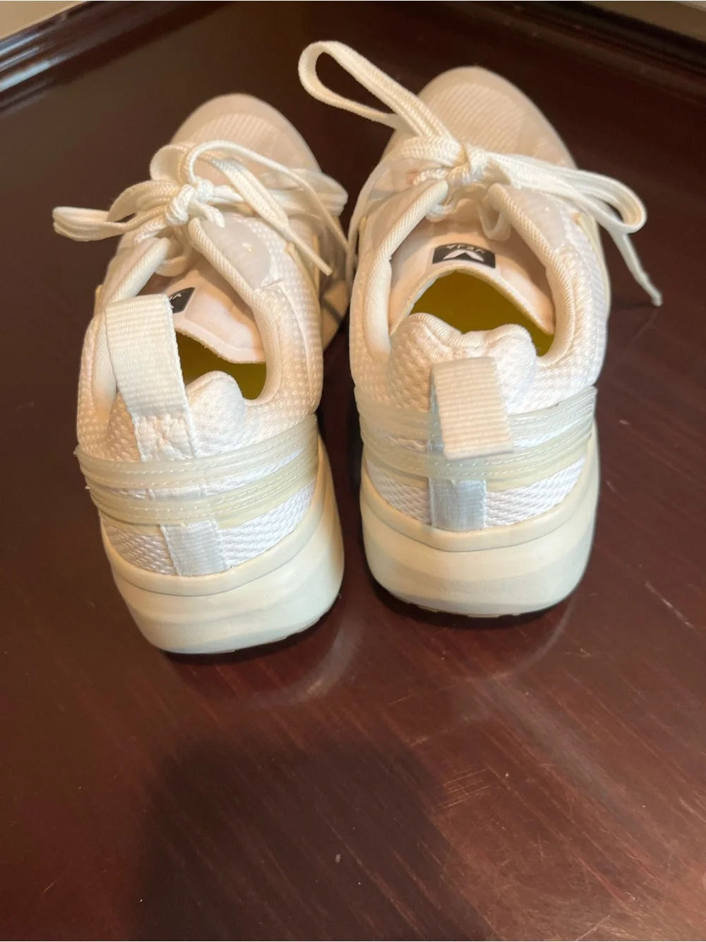 Womens’s size 6 Veja Condor 2 Alveomesh Natural/Creme